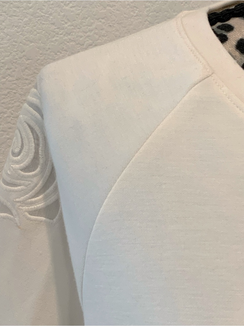 Pullover Sweatshirt Ivory with Rose Appliqué Sleeves by T Tahari - Picture 4 of 10